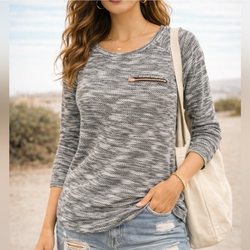 Only gray/ black zip detail top